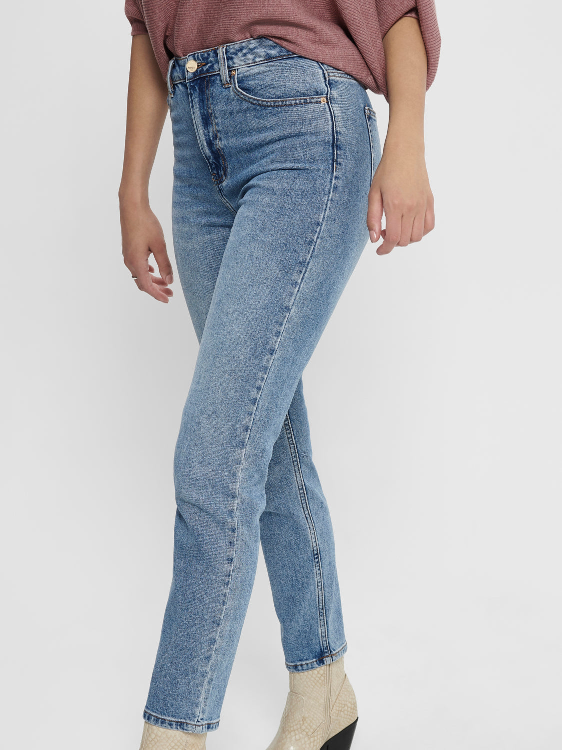 ONLEMILY HW Straight Jeans - MAE0012